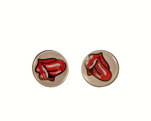 Se mere om flabede runde ørestikker med rød mund og tunge i web-butikken
