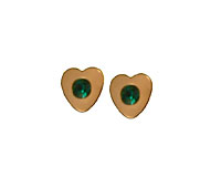 Se mere om Små hjerteformede ørestikker med grønne sten i web-butikken
