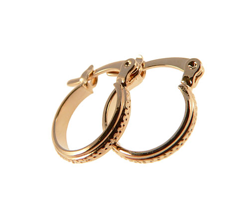 Se mere om donna bella øreringe med klassisk mønster belagt med 18 karat guld i web-butikken