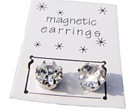 Se mere om Magnet øreringe med hvid store sten i web-butikken