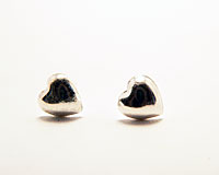 Se mere om Små ørestikker med hjerter af sølv i web-butikken