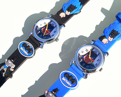 Se mere om batman ur med sort eller blå rem i web-butikken