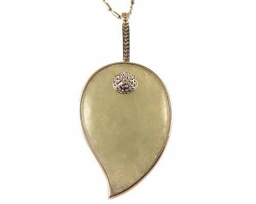 Se mere om halskæde af sølv med jade udformet som dråbe i web-butikken