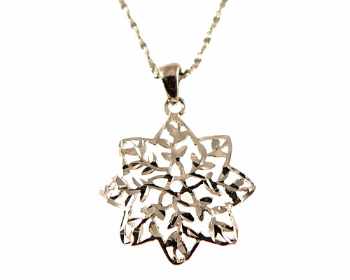 Se mere om halskæde af ægte sølv med 8 kantet blomst  i web-butikken