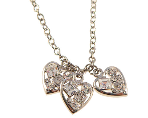 Se mere om halskæde med tre hjerter med hvide sten i web-butikken
