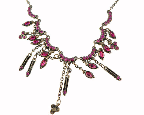 Se mere om envy halskæde med vedhæng med pink sten i web-butikken
