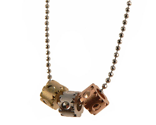 Se mere om halskæde med tre flotte vedhæng i guld sølv og kobber i web-butikken