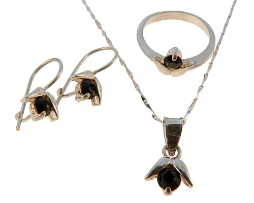 Se mere om halskæde sæt med øreringe og fingerring af 925 sølv i sort sten i web-butikken