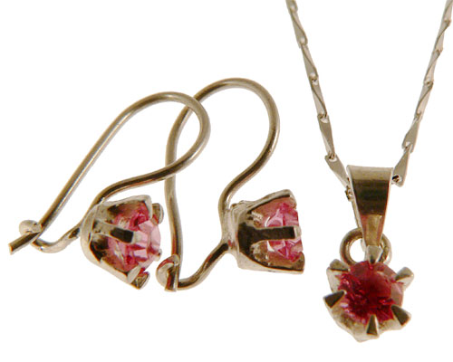 Se mere om halskæde sæt med øreringe og ring af 925 sølv i lyserød sten i web-butikken