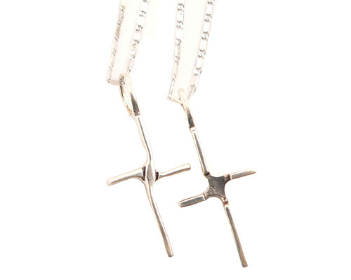 Se mere om halskæder af sølv med kors i web-butikken
