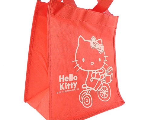 Se mere om hello kitty stofpose i rød farve i web-butikken