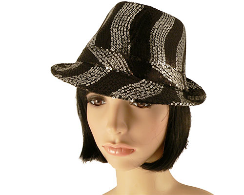 Se mere om hat med påsyede palietter i sort og sølv er one size. i web-butikken