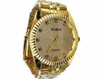 Se mere om Herreur fra HOBOB.Uret har en guld urskive og er belagt med hvide similisten i web-butikken
