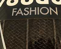Se mere om VOODOO strømpebukser i sort farve med mønster i web-butikken