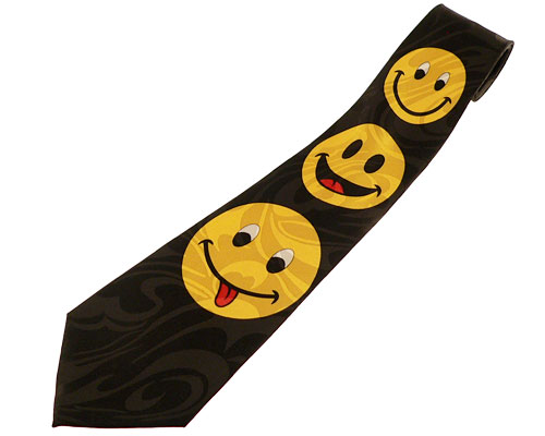 Se mere om slips i sort farve med gule smilies i web-butikken