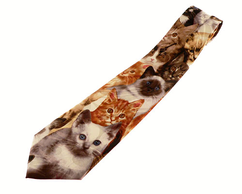 Se mere om slips med katte i hvide og rødlige farver i web-butikken