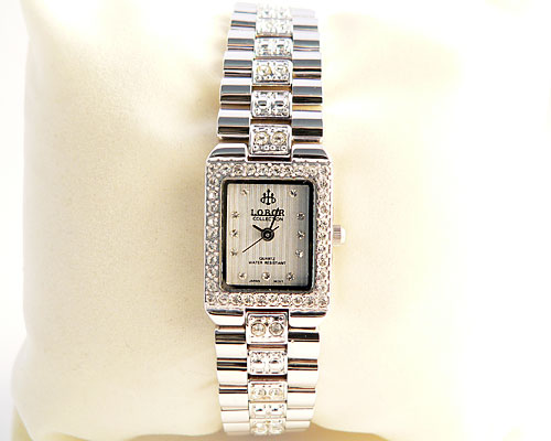 Se mere om elegant lille sølvfarvet smykkeur til damer i web-butikken