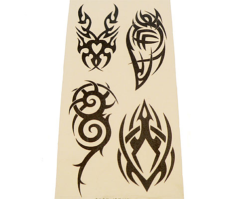 Se mere om tatoveringer med fire tribal i sort farve i web-butikken